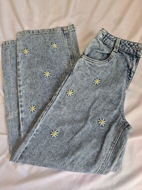 Light Wash Daisy Embroidered Girl's Jeans